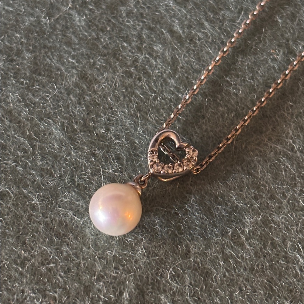 🩶 {FINAL SALE} Sterling Silver Full of Love Heart & Pearl Pendant - Picture 3 of 6